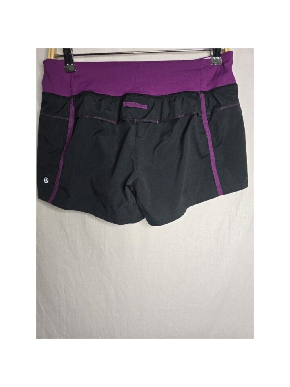 Lululemon womens size 6 Running shorts black w purple waist zip side pocket
